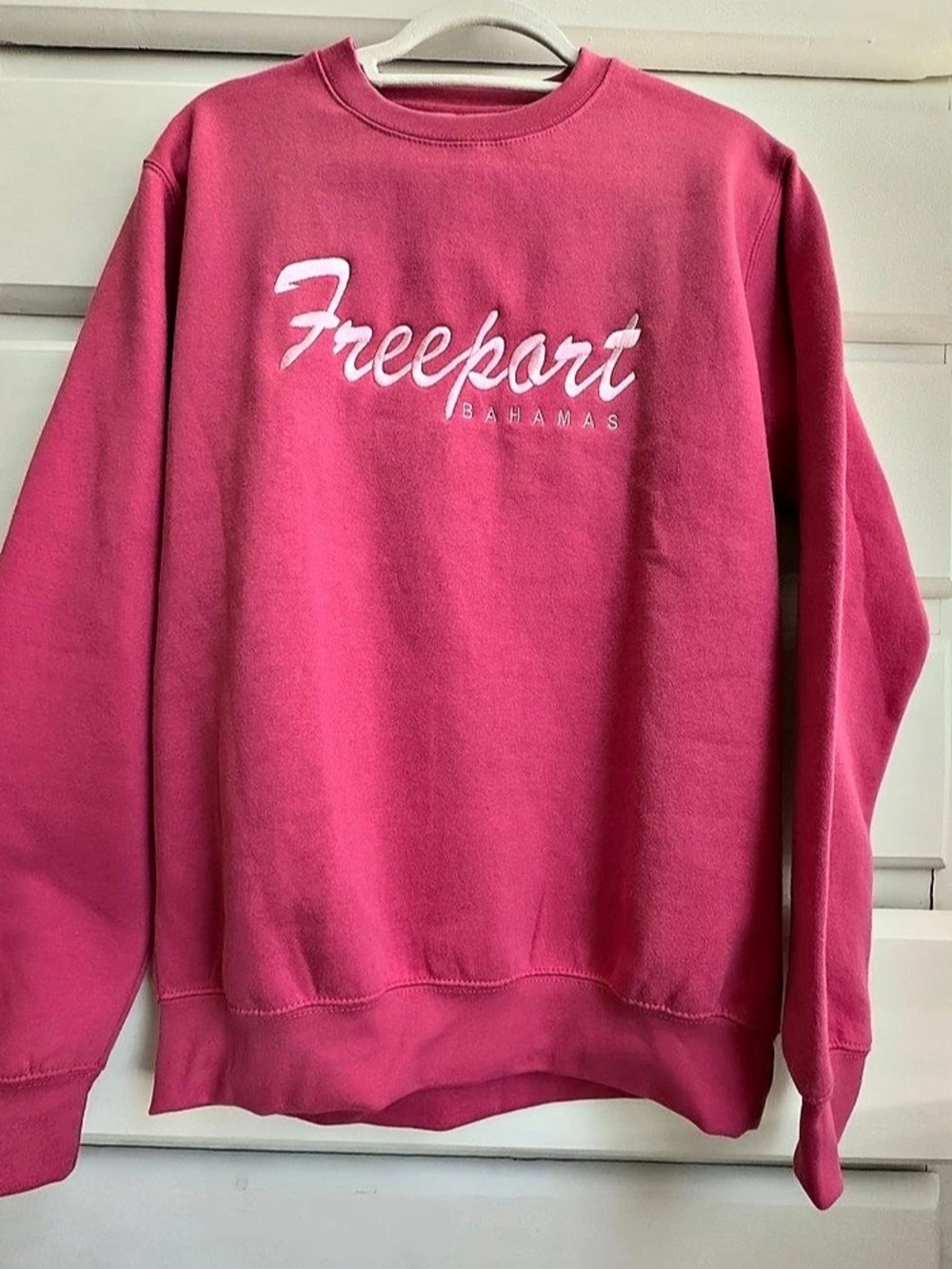 Destinations USA Freeport Bahamas Graphic Crewneck Sweatshirt Pink Medium